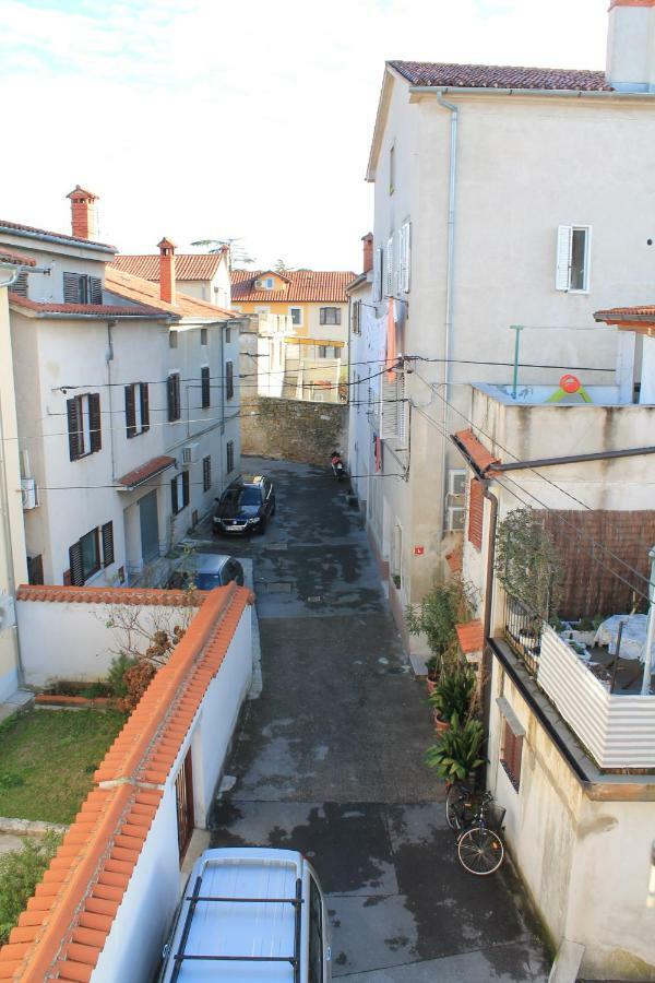Guest House Via Flavia Koper Exterior photo